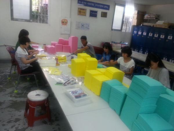 2013�� 9�� 7��, 
�������࿡�� ����Ȱ���� ���̽��ϴ�.
�ٻڽ� ���߿��� �ð����� ����Ȱ�� ���ּż� �����մϴ�.
������ ����Ȱ���� ���ô� ����� ���� �Ƹ�����ϴ�.
�����ε� ���� ���� ��Ź�帮�ڽ��ϴ�.

 

������ ������ ������ ������ ���� �߿����� �ֽ��ϴ�.
���������Ͻð� �ǰ��� �����ϼ���.