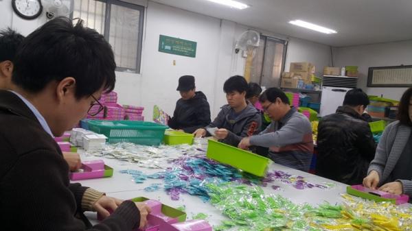 2015�� 11�� 21�Ͽ��� �������࿡�� ����Ȱ���� ���̽��ϴ�.