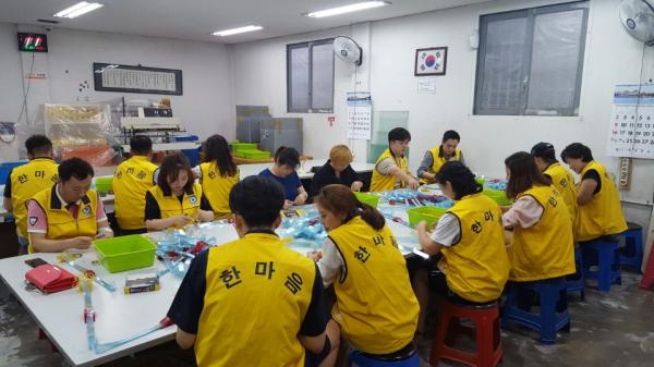 2017�� 7�� 15�Ͽ��� �Ѹ�������ܿ��� ����Ȱ���� ���̽��ϴ�.